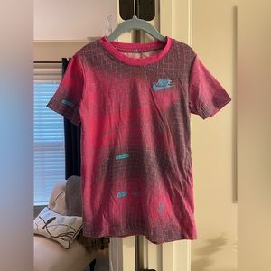 Nike Boys Club Tshirt XS / Active Pink